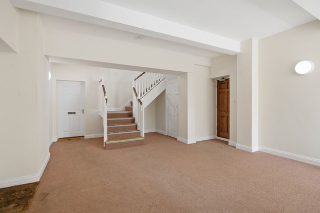 Flat 12, The Cloisters, Junction Road, Andover photo 2