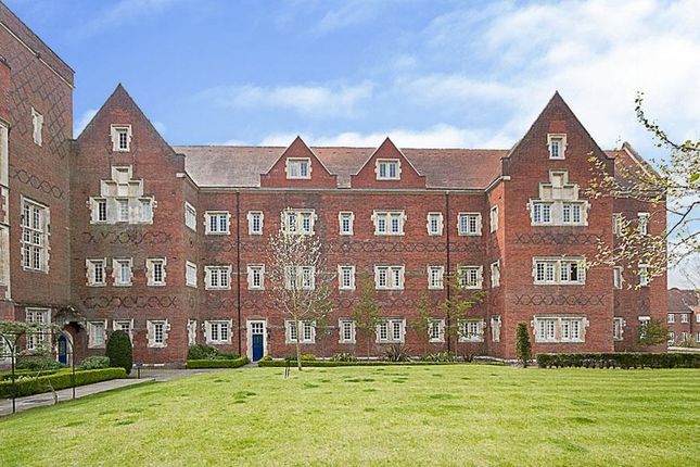 Flat to rent in The Galleries, Warley, Brentwood