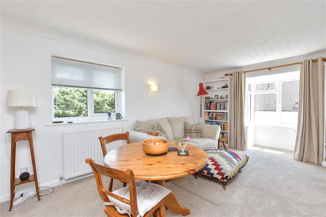 Thumbnail Flat for sale in Barnhouse Close, Pulborough, West Sussex