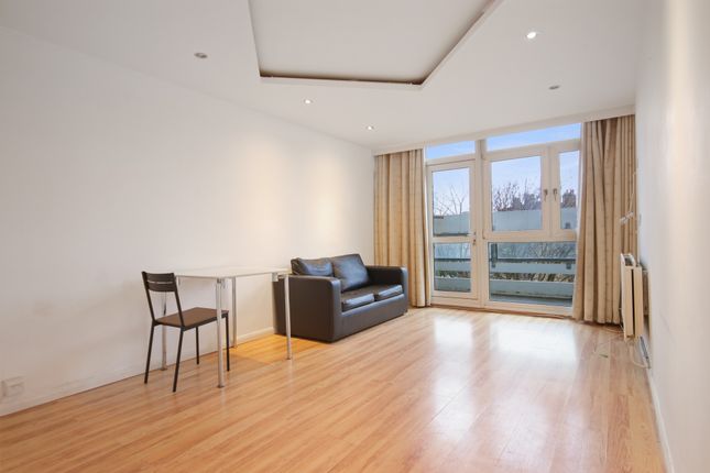 Thumbnail Flat for sale in Oswell House, Farthing Fields, London