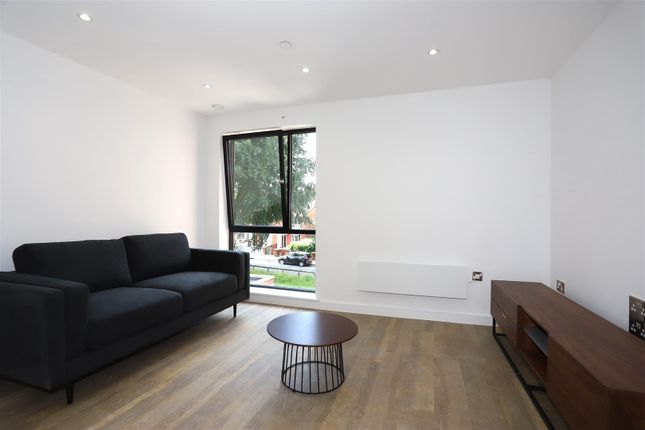 Flat to rent in Oscar House, Castlefield
