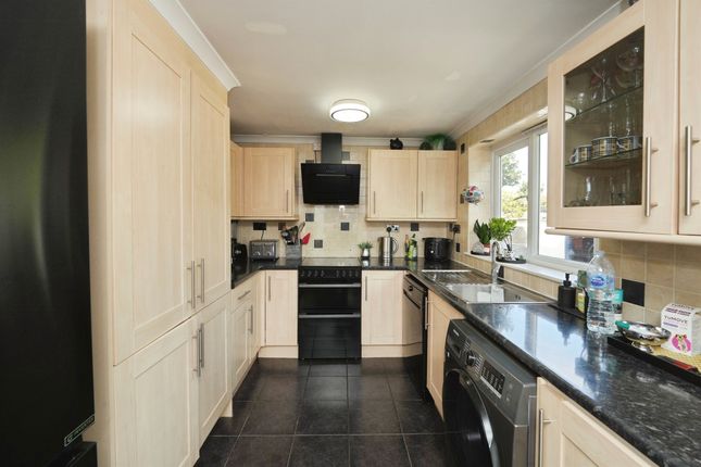 8, Canberra Grove, Bristol photo 2