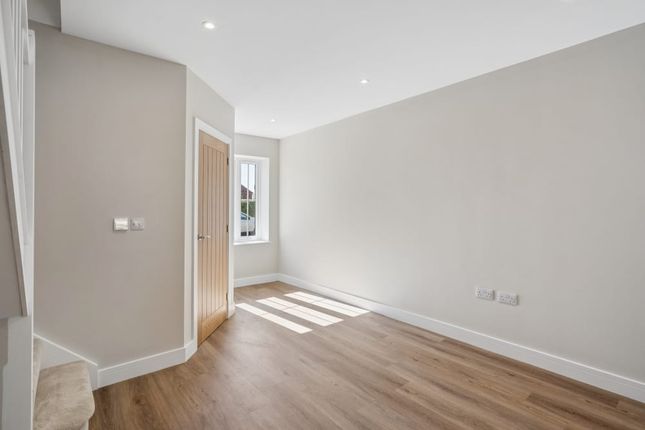 9, Hillside Gardens, AMERSHAM photo 3
