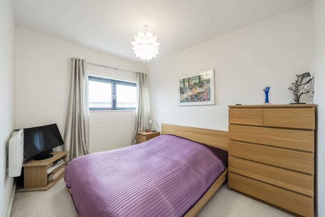 184 Ashburton Triangle, Drayton Park, London photo 4