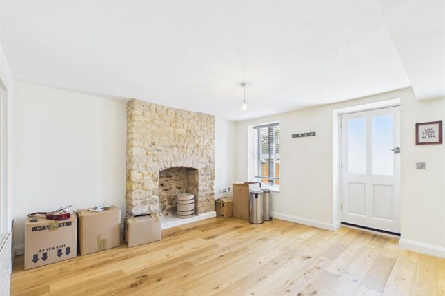 2, 4 Brownlow Terrace, Stamford photo 3