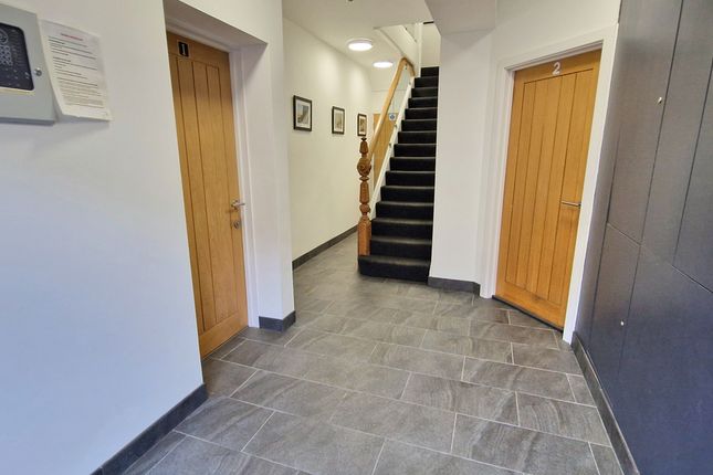 Flat 7, 26-28 Mary Street, Porthcawl, CF36 3YA photo 5