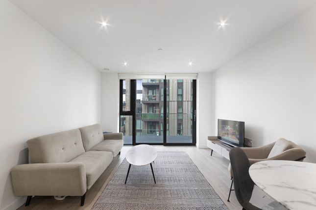 Flat for sale in Willowbrook House, Finsbury Park, London