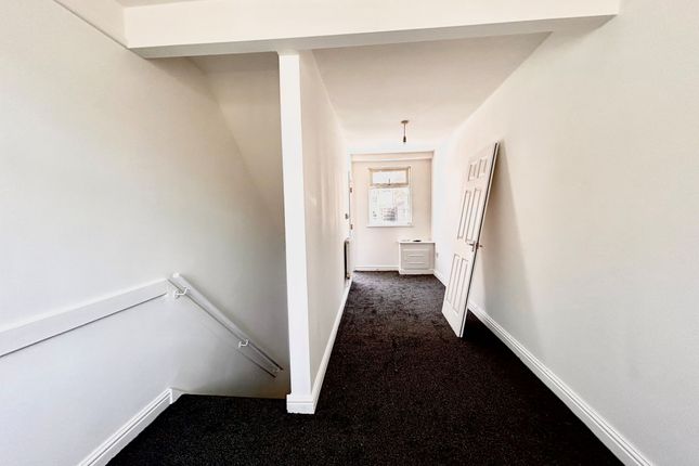 137a Oxford Street, Bridgend photo 3