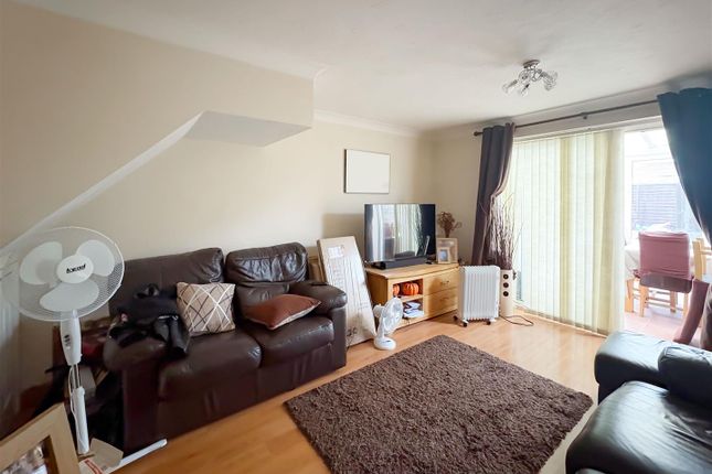 5, Wills Close, Arundel photo 3