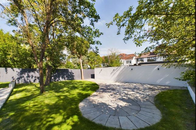 Flat 2 Nova House, Brondesbury Park, London photo 4