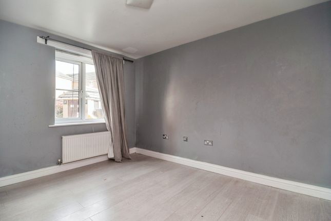 Flat for sale in Sachfield Drive, Chafford Hundred, Grays, Essex