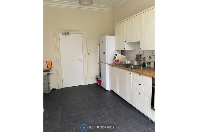 First Floor Flat, Victoria Rise, London photo 5