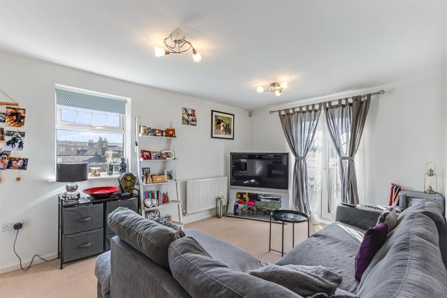 30, Burnstall Crescent, Ilkley photo 2