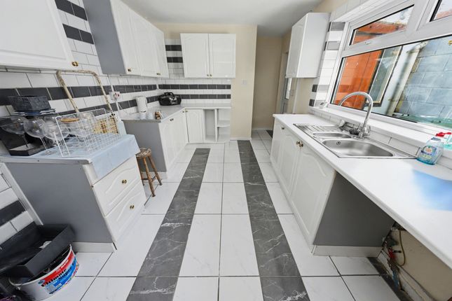 8 Mostyn Street, Aberdare photo 3