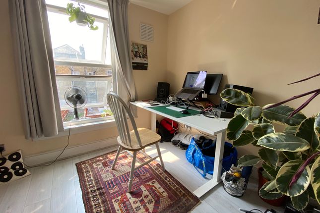 Duplex to rent in Norcott Road, London