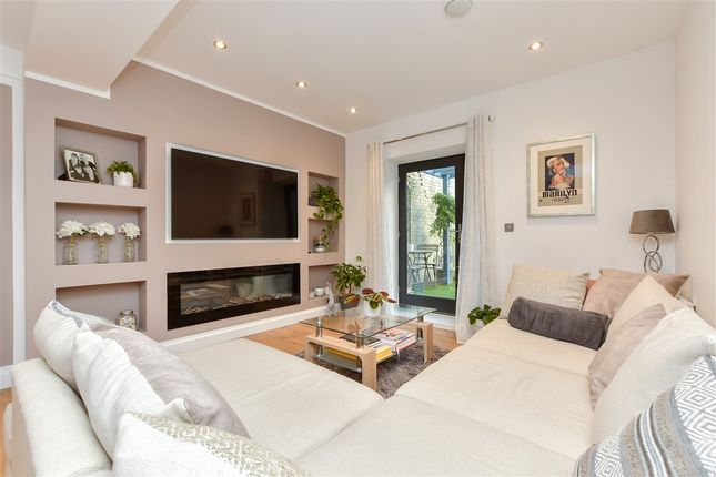 Queensbridge Drive, Ramsgate photo 3