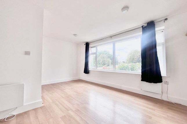 12 Salliesfield,, Kneller Road, Whitton photo 2