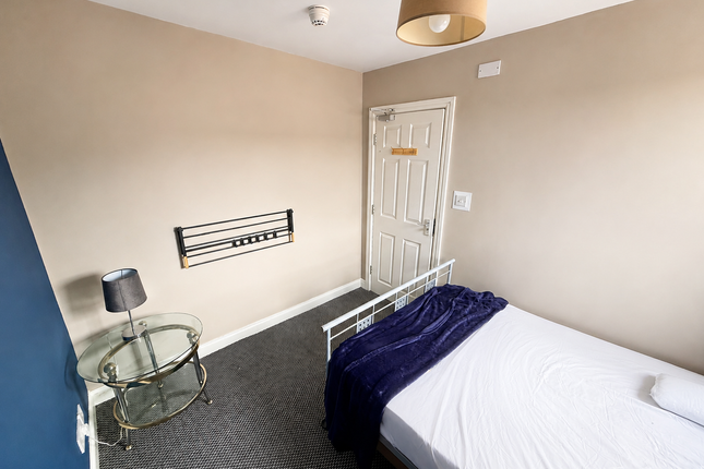 Room 3, 2 Swan Street, Doncaster photo 2