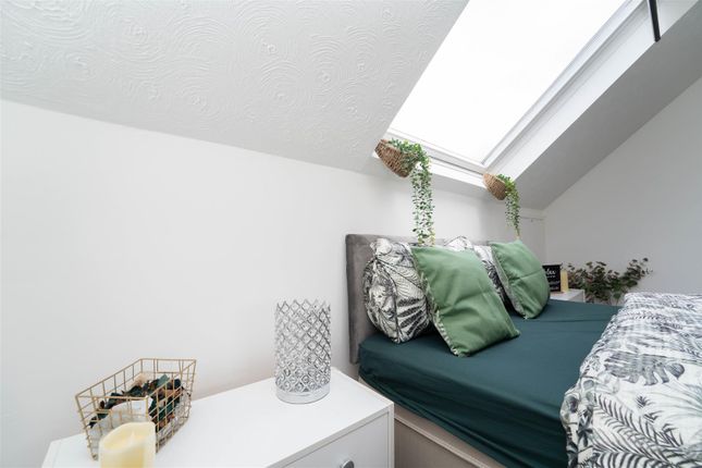Room 5, 44, Bathurst Walk, Iver photo 2