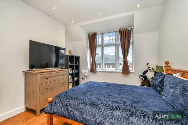 Flat for sale in Regents Park Road, London