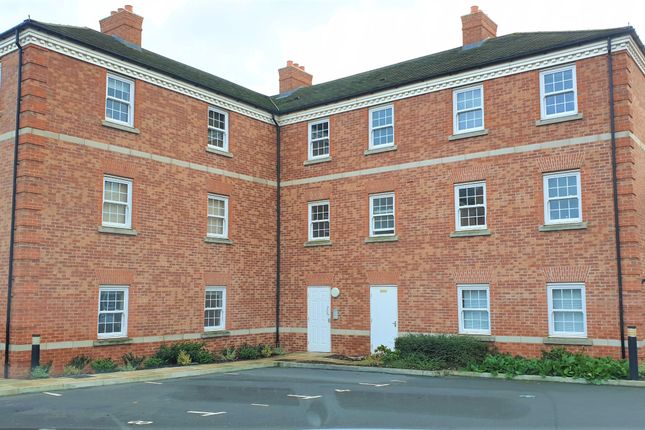 Flat to rent in Long Roses Way, Birstall, Leicester