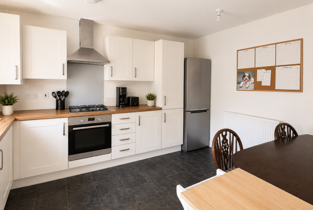 15, Ballingers, Swindon photo 4