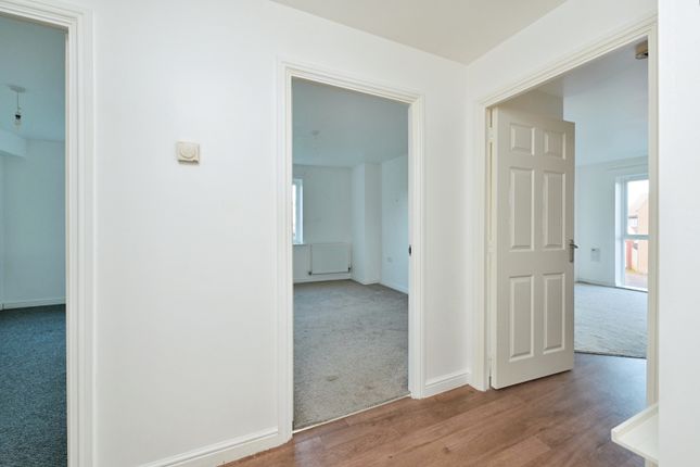 8, Reg Partridge Close, Northampton photo 2