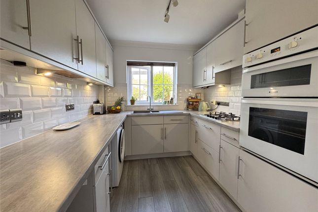 18 The Cottages, 2, Marine Drive, Barton On Sea photo 4