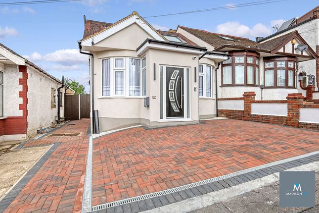 Thumbnail Bungalow to rent in Hillington Gardens, Woodford Green, Greater London