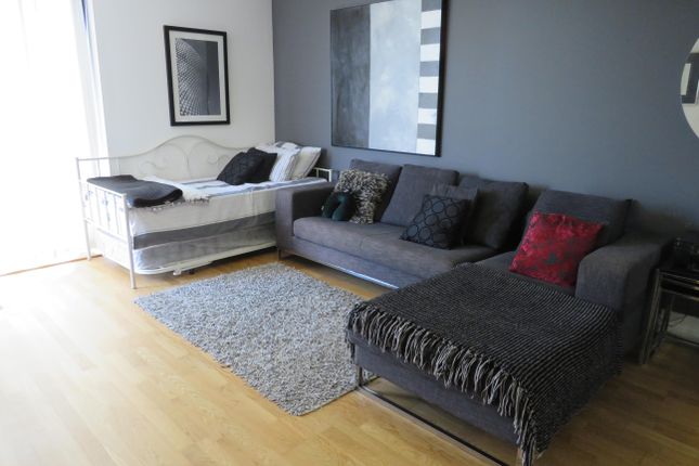 Flat to rent in Highcross Lane, Leicester