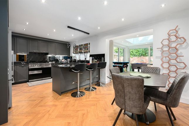 10, Greenleas, Surrey photo 3