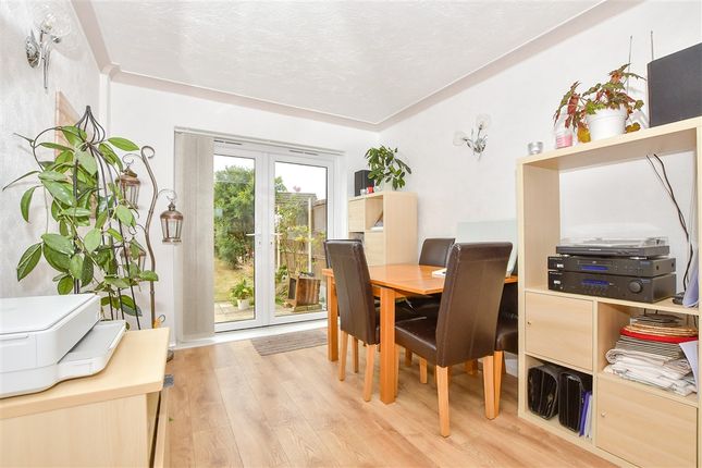 Heathside Avenue Coxheath, Maidstone photo 4