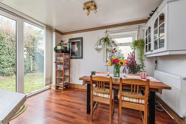 16, Norwood Drive, Batley photo 3
