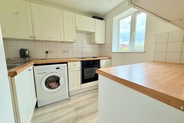 31, Mandeville Court, London photo 4