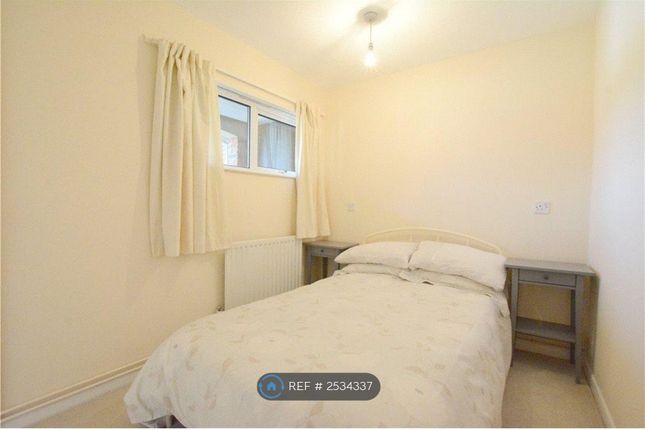 Yew Tree Close, Beaconsfield photo 4