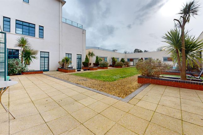 Flat for sale in Courtlands, Hayes Point, Sully