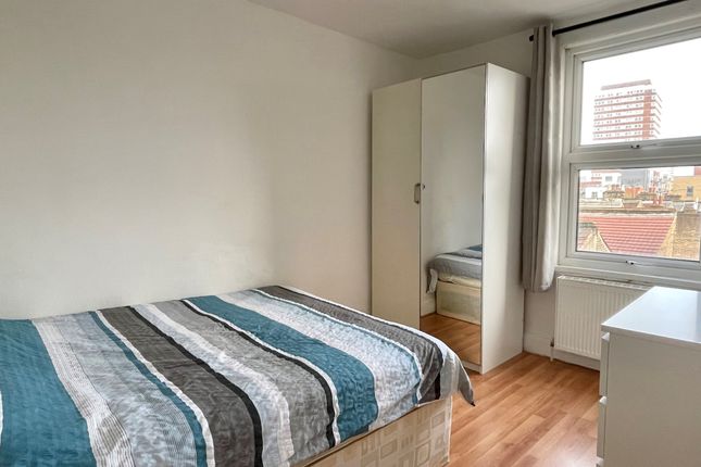 Thumbnail Room to rent in Burdett Road, Mile End