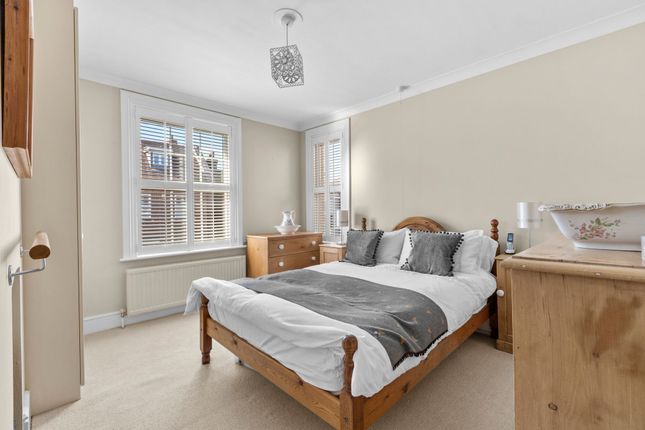 40 Horseshoe Crescent, Beaconsfield photo 3