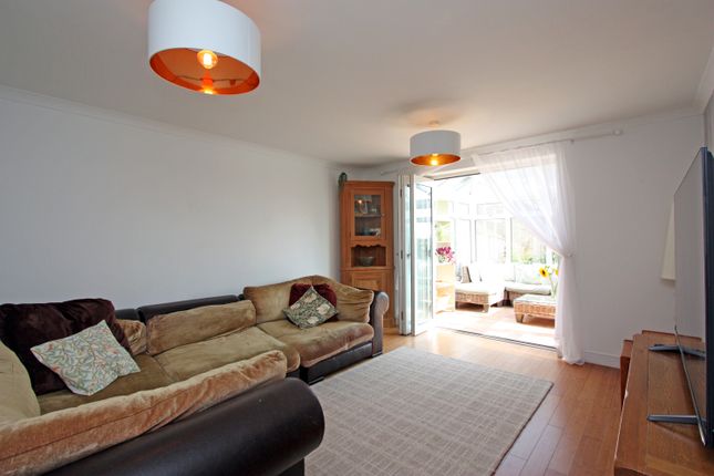 15, Priory Green, Highworth, Swindon photo 3