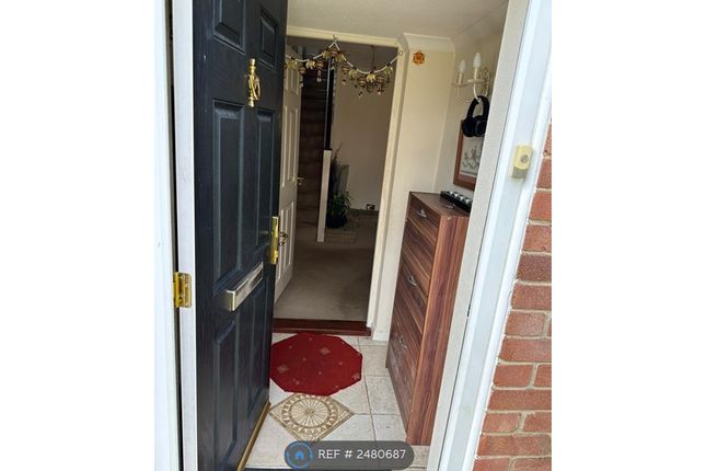 Aintree Close, Newbury photo 2