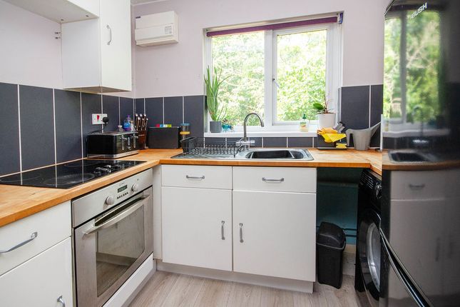 6, Enderwood Close, Southampton photo 4