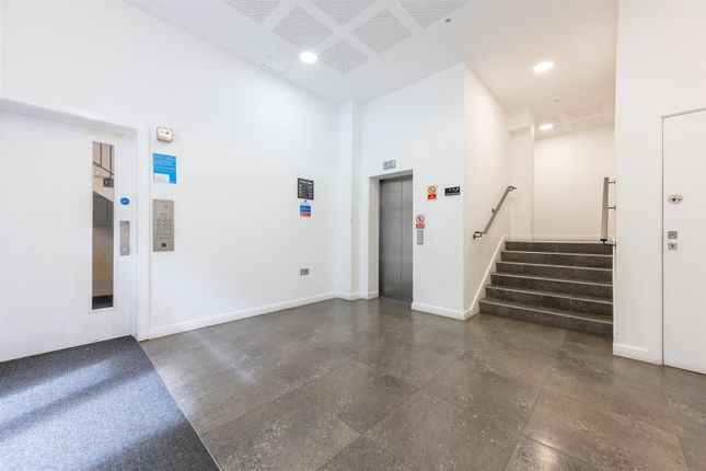Atkins Square E8