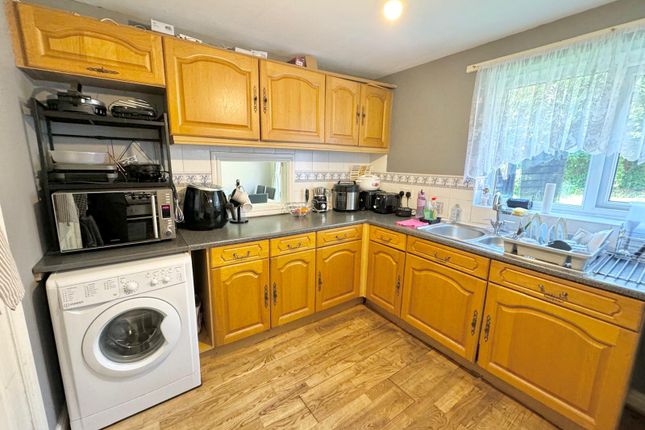 29, Aspen Grove, Dewsbury photo 4