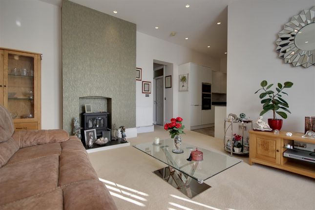 Flat for sale in Grassdale Park, Brough