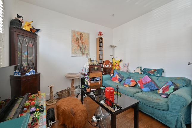 84 Regent Street, Watford photo 3