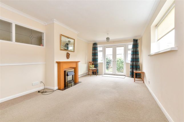 Howgate Close, Bembridge photo 3