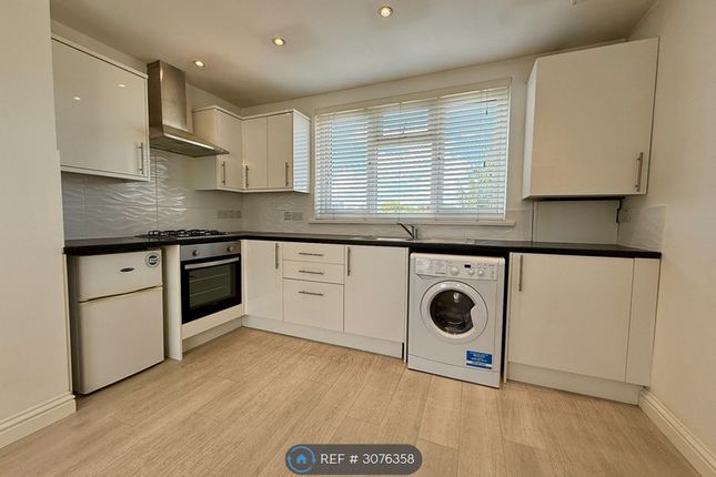 Flat, Watford Way, London photo 3