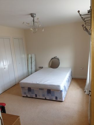 Flat to rent in Carisbrooke Road, Leeds