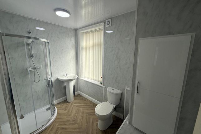 16, Lingwood Terrace, Bradford photo 2