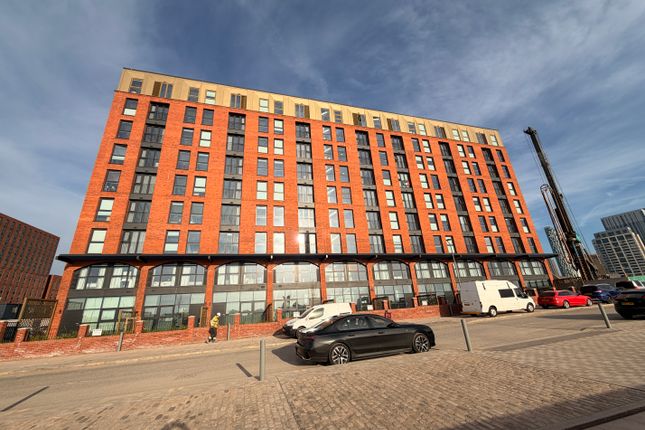 Studio flat on 707 Aquinta, Triskelion Way, LiverpoolLiverpool, £850/mo